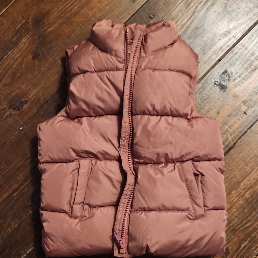 Stylish Puffer Vest in Mauve Old Navy. 5t